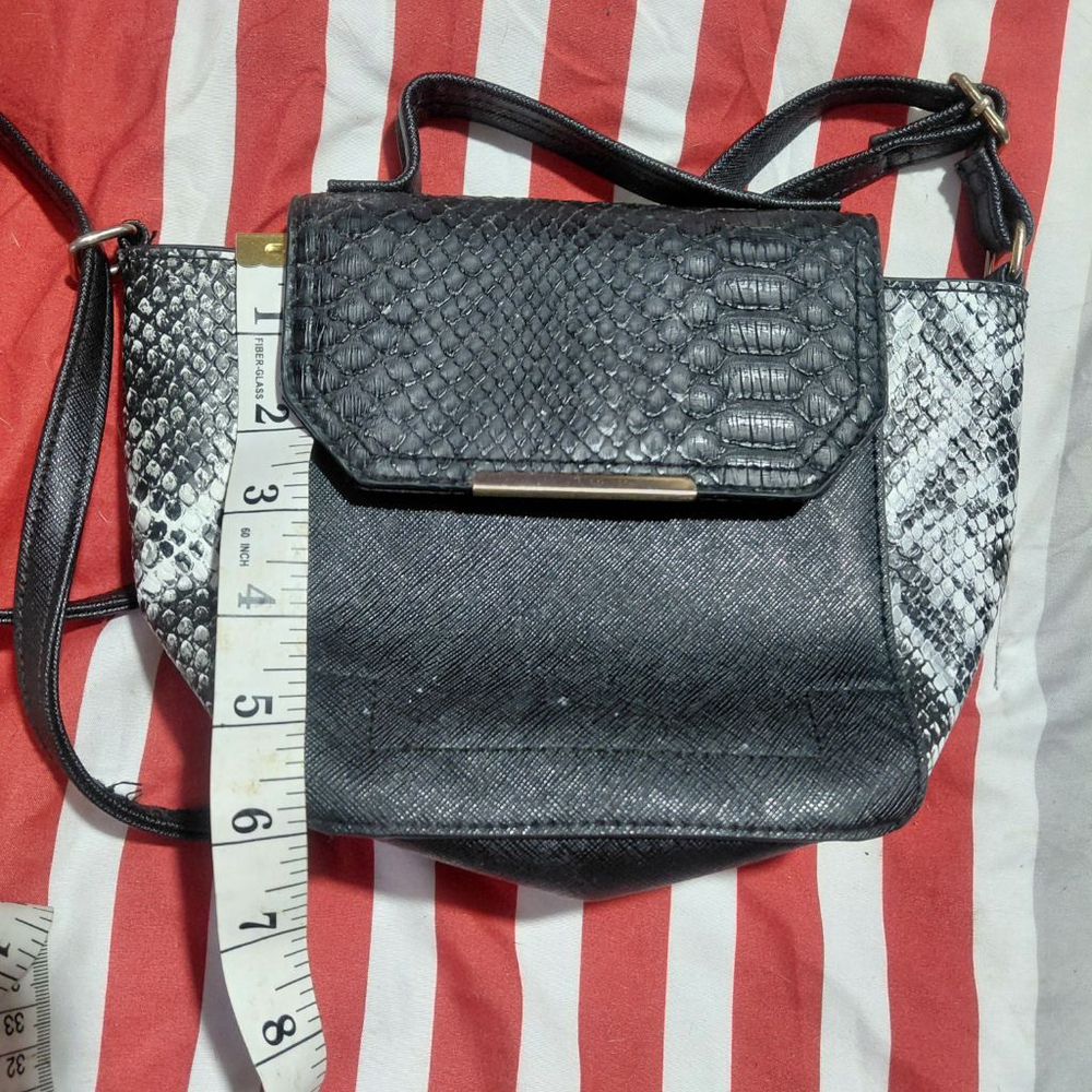 Women's Atmosphere Black White Snake Print Crossbody Bag One Size